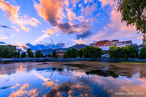 西藏旅游大約多少錢(qián)